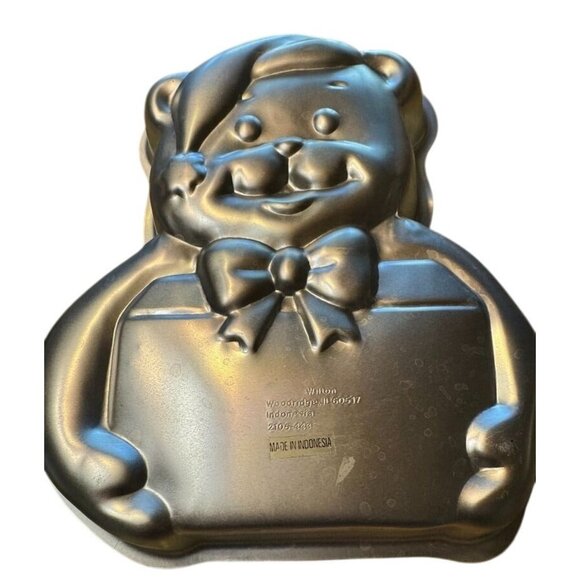 Pair of Wilton Merry Snowman Cake Pan and Holiday Bear with banner Aluminum - Picture 6 of 11